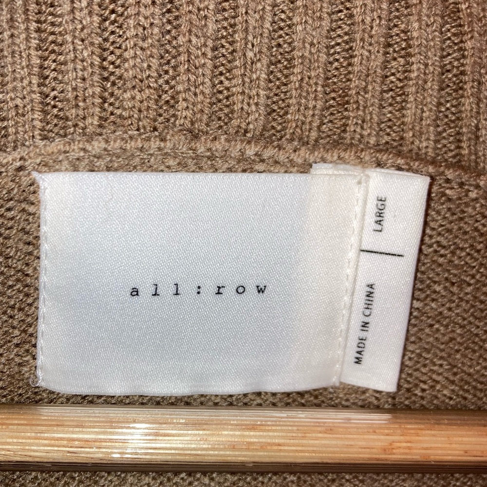 ALL : ROW Chunky Knit V-Neck side Vent Sweater Tan / Camel SZ: Large - Picture 4 of 13